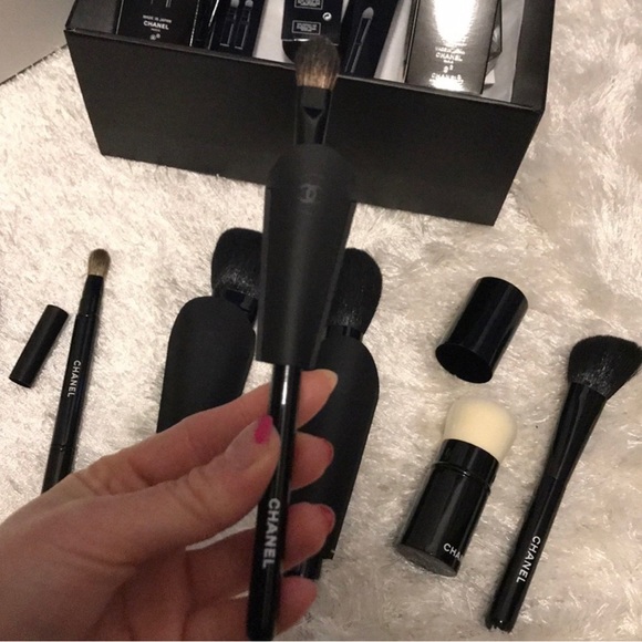 Chanel brushes . Brand new . 7 total brushes - Picture 7 of 8